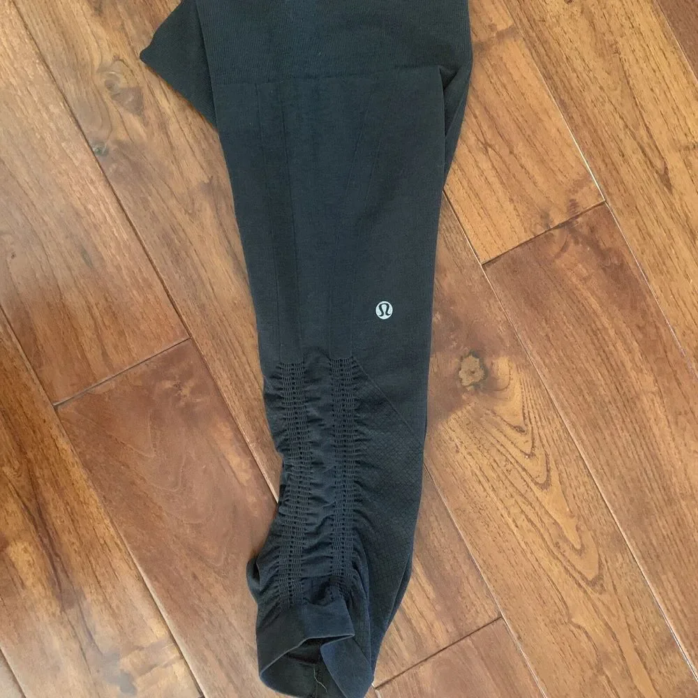Lululemon Yoga Leggings | Size 4 In the Flow Charcoal Grey Crop Rouched Seamless